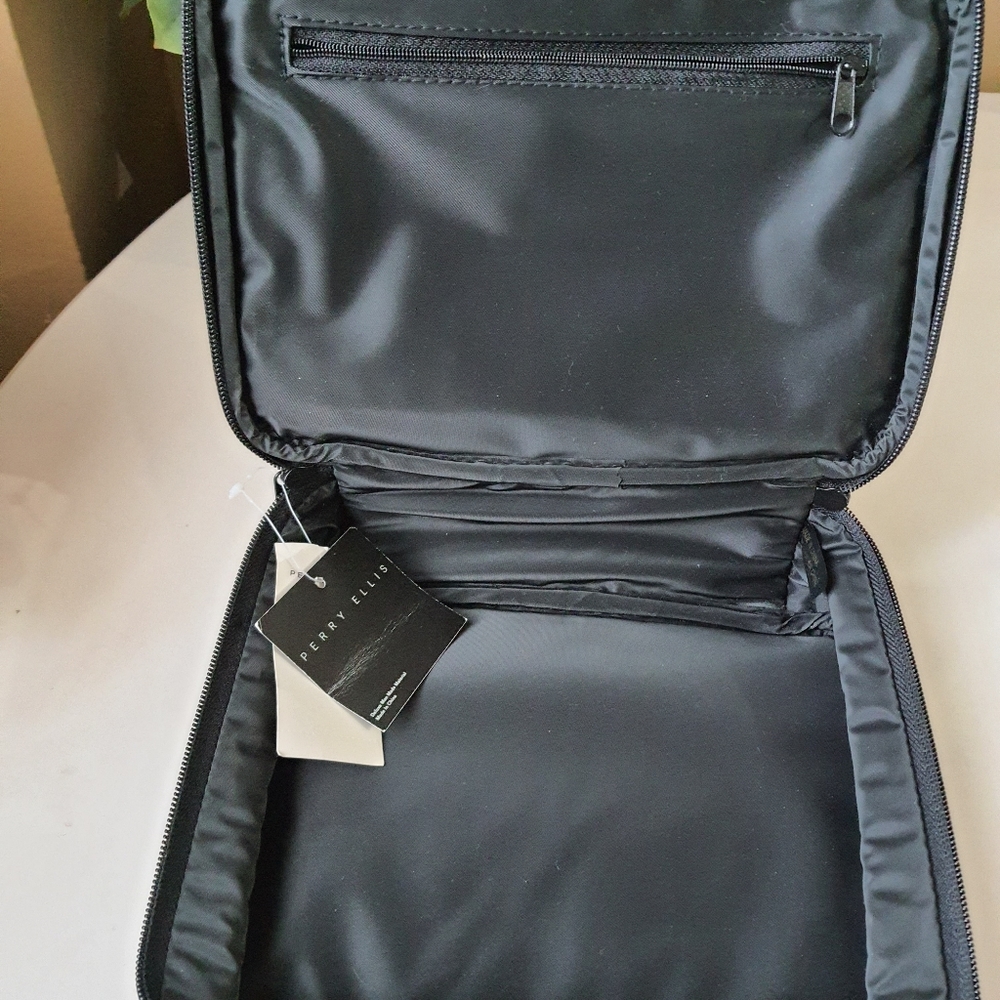 Perry Ellis toiletry pouch